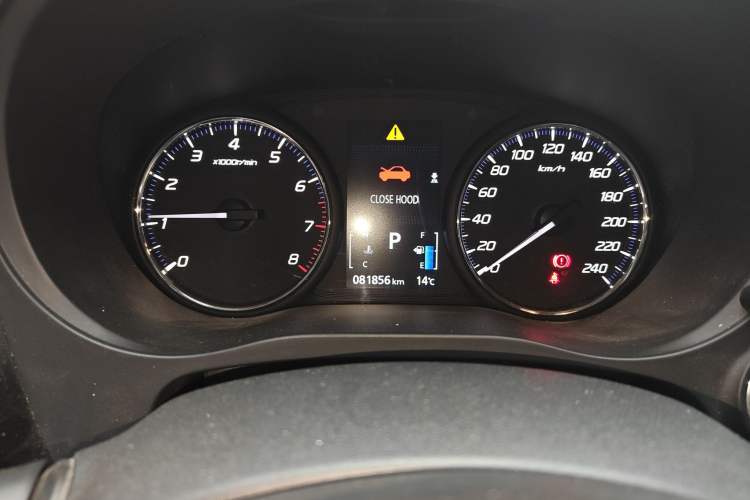 Used Mitsubishi Outlander 2019 2.0L Two-Wheel Drive Comfort Edition 5 Seats China VI Standard Odometer Close Up