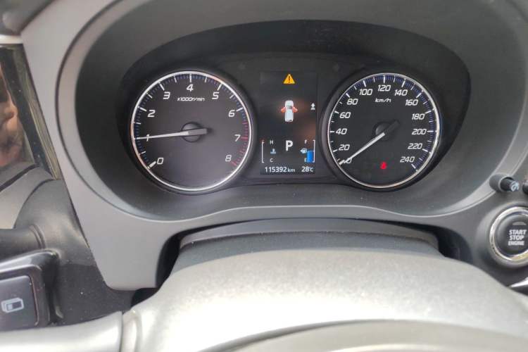 Used Mitsubishi Outlander 2019 2.0L Two-Wheel Drive Comfort Edition 5 Seats China VI Standard Odometer Close Up