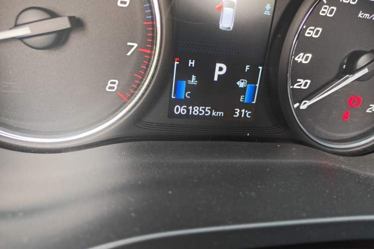 Used Mitsubishi Outlander 2019 2.0L Two-Wheel Drive Comfort Edition 5 Seats China VI Standard Odometer Close Up