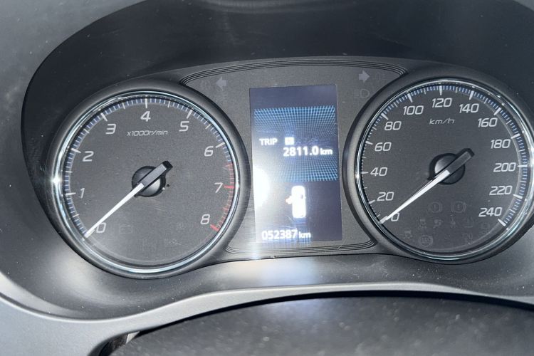 Used Mitsubishi Outlander 2019 2.4L 4x4 Zhi Xiang Edition 5 Seats China VI Standard Odometer Close Up