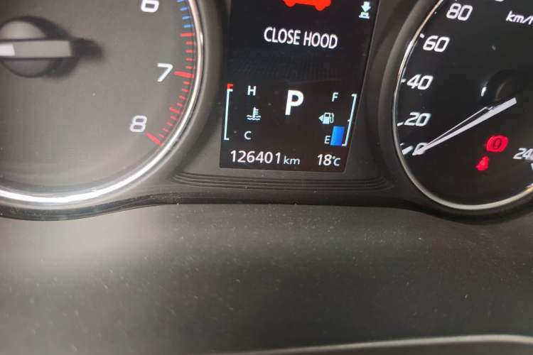 Used Mitsubishi Outlander 2019 2.4L Two-Wheel Drive ZhiXing Version 5 Seats China V Emission Standard Odometer Close Up