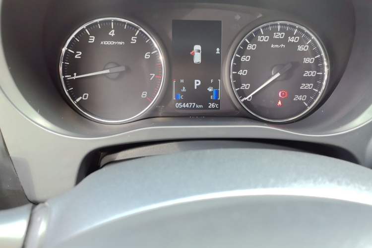 Used Mitsubishi Outlander 2019 2.0L Two-Wheel Drive Comfort Edition 5 Seats China VI Standard Odometer Close Up