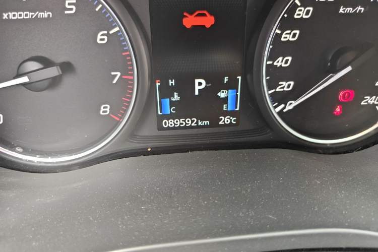 Used Mitsubishi Outlander 2019 2.4L 4x4 Zhi Xiang Edition 7 Seats China VI Standard Odometer Close Up