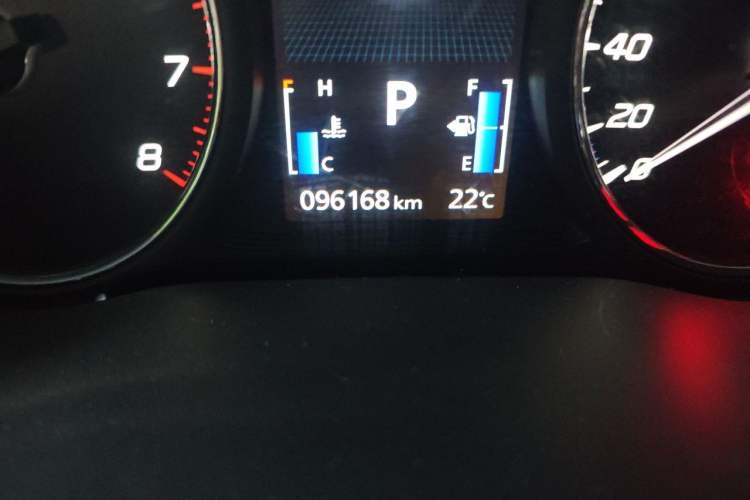 Used Mitsubishi Outlander 2019 2.4L 4x4 Zhi Xiang Edition 7 Seats China VI Standard Odometer Close Up