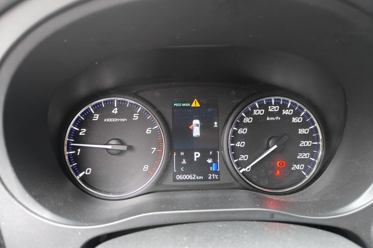Used Mitsubishi Outlander 2019 2.4L Two-Wheel Drive ZhiXing Version 5 Seats China V Emission Standard Odometer Close Up