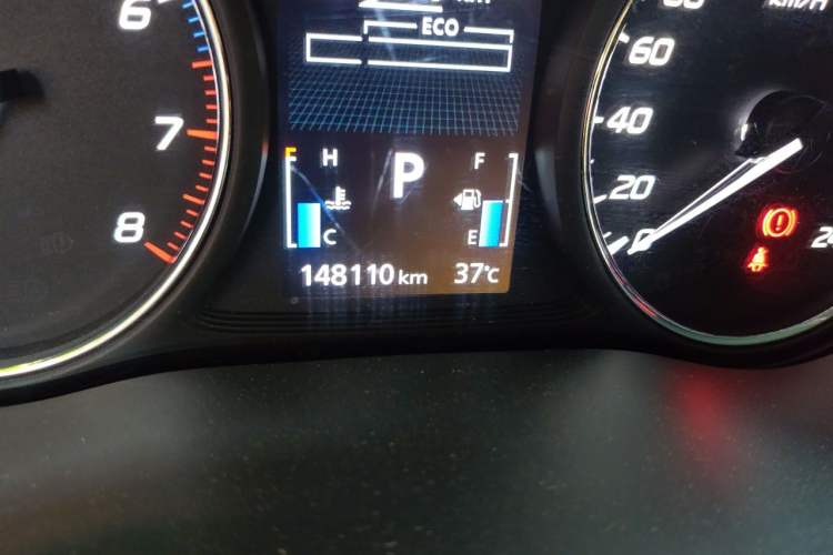 Used Mitsubishi Outlander 2019 2.4L 4x4 Zhi Xiang Edition 5 Seats China VI Standard Odometer Close Up