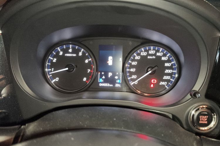 Used Mitsubishi Outlander 2019 2.0L Two-Wheel Drive Comfort Edition 7-Seater China VI Standard Odometer Close Up