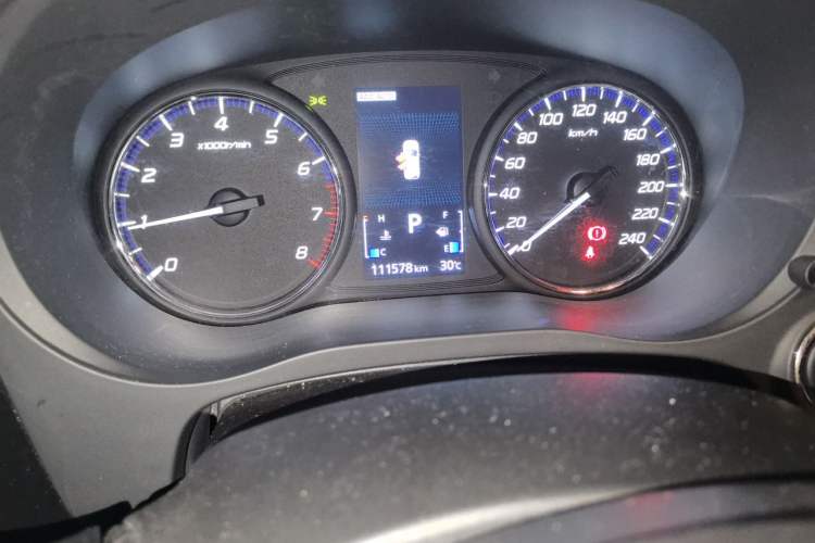 Used Mitsubishi Outlander 2019 2.4L 4x4 Zhi Xiang Edition 5 Seats China VI Standard Odometer Close Up