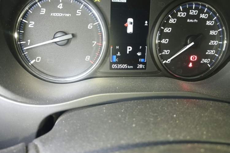 Used Mitsubishi Outlander 2019 2.4L 4x4 Zhi Xiang Edition 7 Seats China V Emission Standard Odometer Close Up