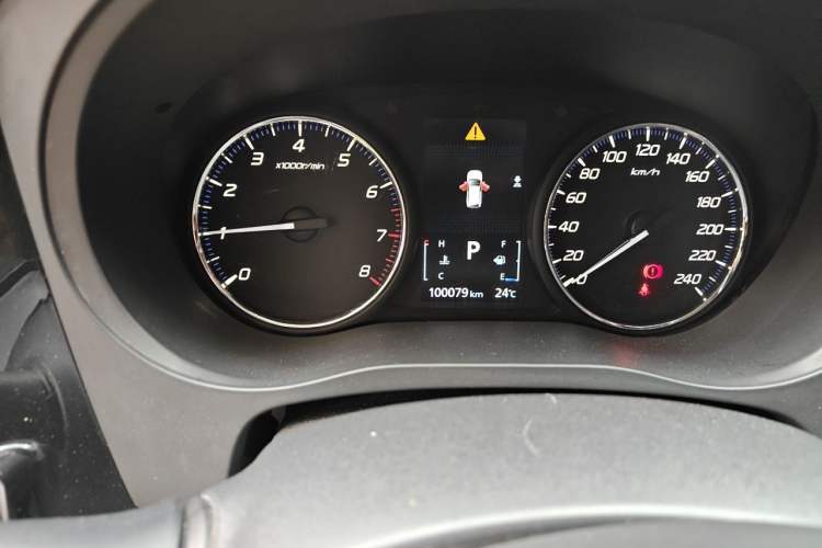 Used Mitsubishi Outlander 2019 2.0L Two-Wheel Drive Comfort Edition 5 Seats China V Standard Odometer Close Up