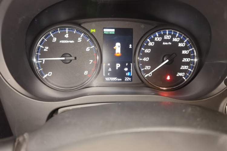 Used Mitsubishi Outlander 2019 2.4L 4x4 Zhi Xiang Edition 5 Seats China V Emission Standard Odometer Close Up