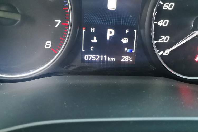 Used Mitsubishi Outlander 2019 2.4L 4x4 Zhi Xiang Edition 7 Seats China V Emission Standard Odometer Close Up