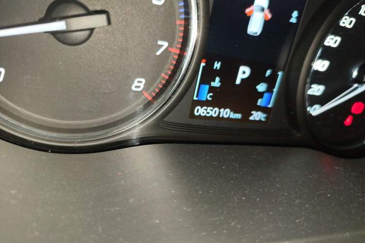 Used Mitsubishi Outlander 2019 2.0L Two-Wheel Drive Comfort Edition 5 Seats China VI Standard Odometer Close Up