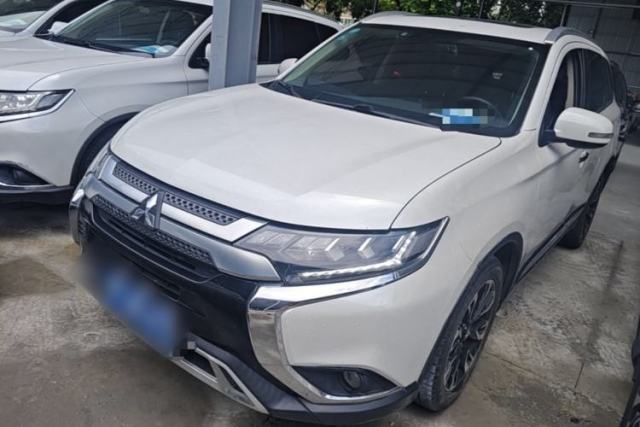 Used Mitsubishi Outlander 2019 2.4L 4x4 Zhi Xiang Edition 5 Seats China V Emission Standard