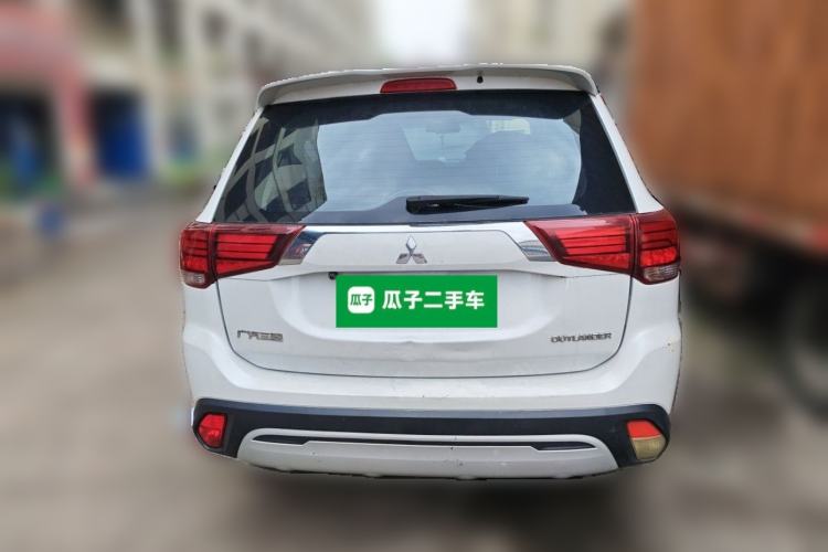 Used Mitsubishi Outlander 2019 2.0L Two-Wheel Drive Comfort Edition 7 Seats China V Emission Standard Rear