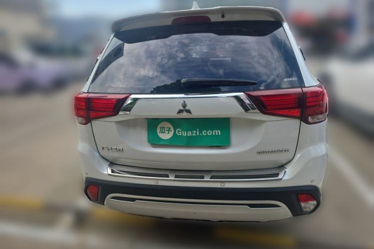 Used Mitsubishi Outlander 2019 2.4L 4x4 Zhi Xiang Edition 7 Seats China VI Standard Rear