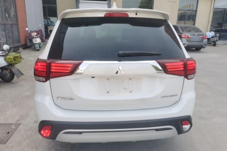 Used Mitsubishi Outlander 2019 2.0L Two-Wheel Drive Comfort Edition 7 Seats China V Emission Standard Rear