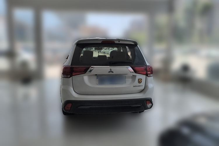 Used Mitsubishi Outlander 2019 2.0L Two-Wheel Drive Comfort Edition 5 Seats China VI Standard Rear
