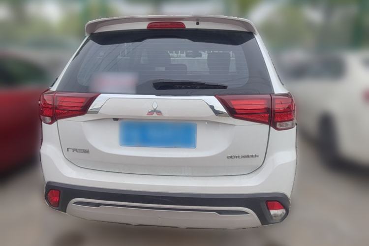 Used Mitsubishi Outlander 2019 2.0L Two-Wheel Drive Comfort Edition 5 Seats China VI Standard Rear