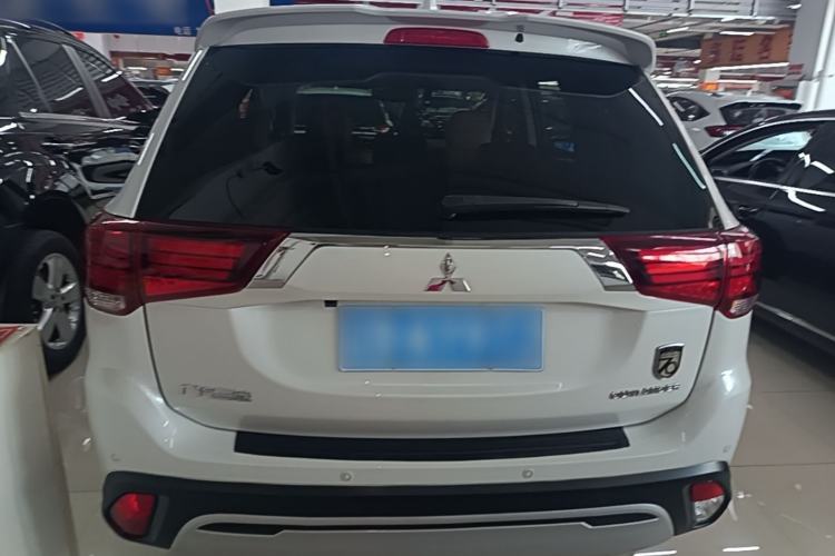 Used Mitsubishi Outlander 2019 2.4L 4x4 Zhi Xiang Edition 5 Seats China V Emission Standard Rear