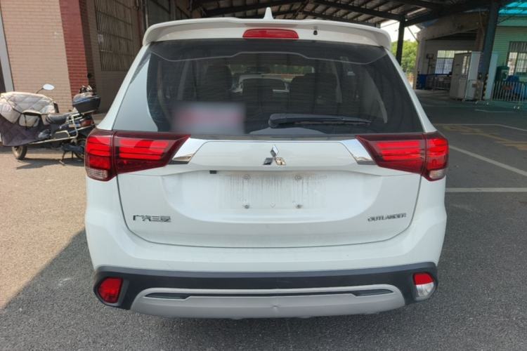 Used Mitsubishi Outlander 2019 2.0L Two-Wheel Drive Comfort Edition 5 Seats China VI Standard Rear