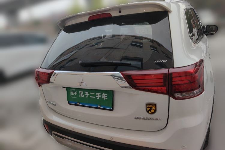 Used Mitsubishi Outlander 2019 2.4L 4x4 Zhi Xiang Edition 5 Seats China VI Standard Rear