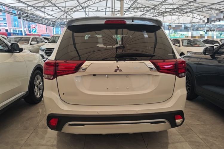 Used Mitsubishi Outlander 2019 2.4L 4x4 Zhi Xiang Edition 5 Seats China VI Standard Rear