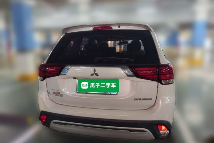 Used Mitsubishi Outlander 2019 2.0L Two-Wheel Drive Comfort Edition 5 Seats China VI Standard Rear