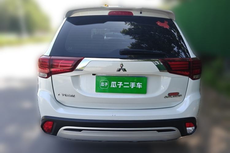 Used Mitsubishi Outlander 2019 2.0L Two-Wheel Drive Comfort Edition 5 Seats China VI Standard Rear