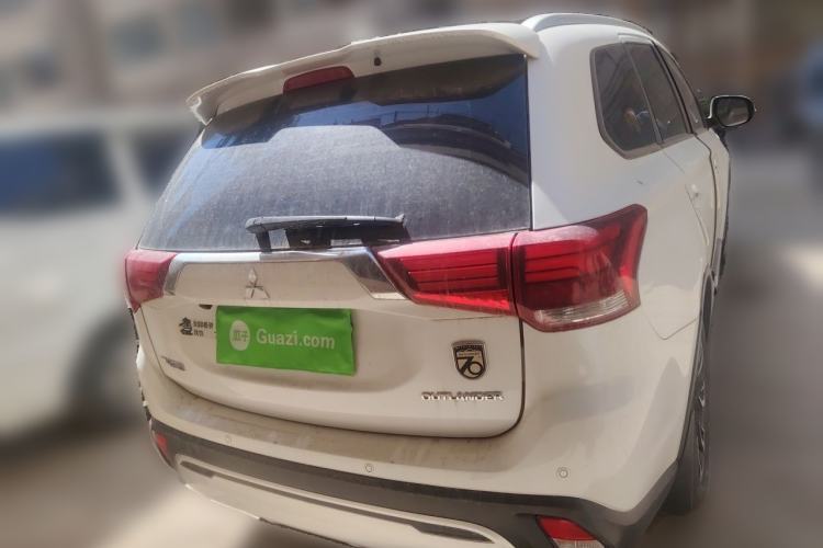 Used Mitsubishi Outlander 2019 2.0L Two-Wheel Drive Comfort Edition 5 Seats China VI Standard Rear