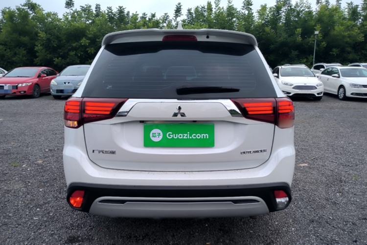 Used Mitsubishi Outlander 2019 2.0L Two-Wheel Drive Comfort Edition 5 Seats China VI Standard Rear