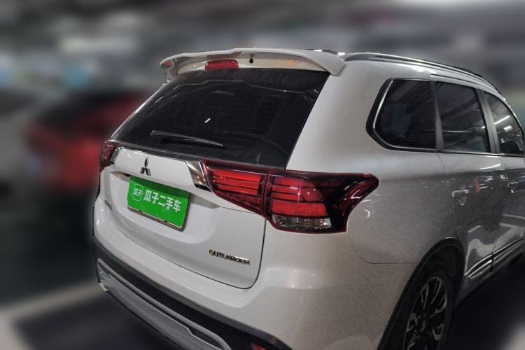 Used Mitsubishi Outlander 2019 2.0L Two-Wheel Drive Comfort Edition 5 Seats China VI Standard Rear