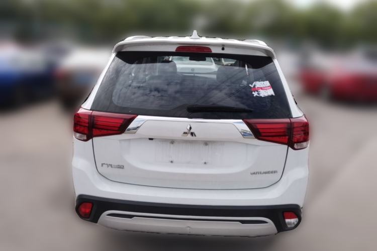 Used Mitsubishi Outlander 2019 2.0L Two-Wheel Drive Comfort Edition 5 Seats China VI Standard Rear