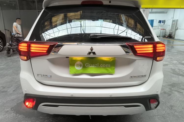 Used Mitsubishi Outlander 2019 2.4L 4x4 Zhi Xiang Edition 5 Seats China VI Standard Rear