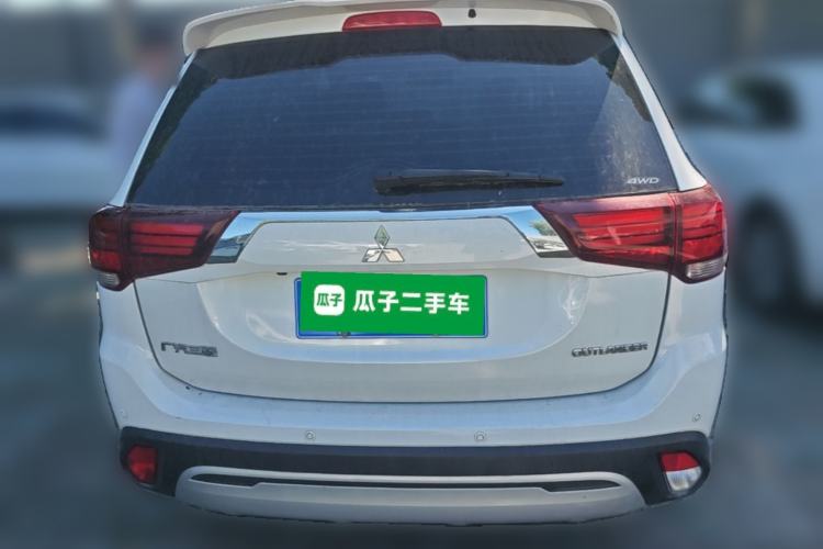 Used Mitsubishi Outlander 2019 2.4L 4x4 Zhi Xiang Edition 7 Seats China V Emission Standard Rear