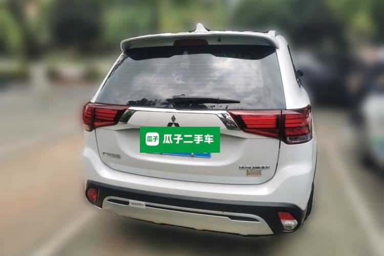 Used Mitsubishi Outlander 2019 2.0L Two-Wheel Drive Comfort Edition 5 Seats China VI Standard Rear