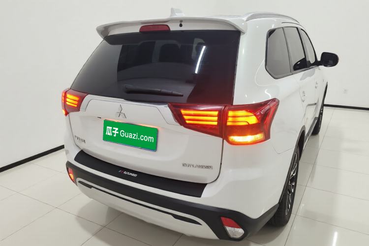 Used Mitsubishi Outlander 2019 2.0L Two-Wheel Drive Comfort Edition 5 Seats China VI Standard Rear