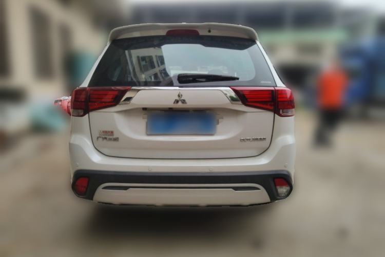 Used Mitsubishi Outlander 2019 2.4L 4x4 Zhi Xiang Edition 5 Seats China V Emission Standard Rear