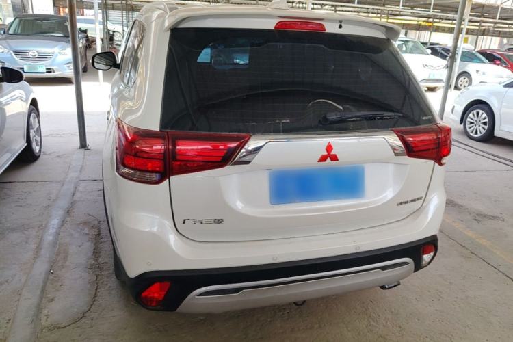Used Mitsubishi Outlander 2019 2.4L 4x4 Zhi Xiang Edition 7 Seats China V Emission Standard Rear
