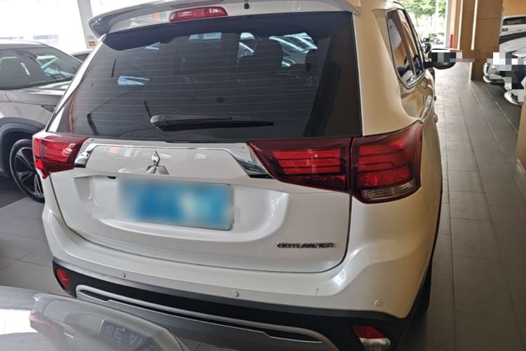 Used Mitsubishi Outlander 2019 2.0L Two-Wheel Drive Comfort Edition 5 Seats China VI Standard Rear