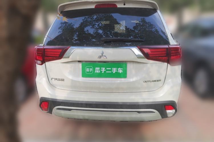 Used Mitsubishi Outlander 2019 2.0L Two-Wheel Drive Comfort Edition 5 Seats China VI Standard Rear