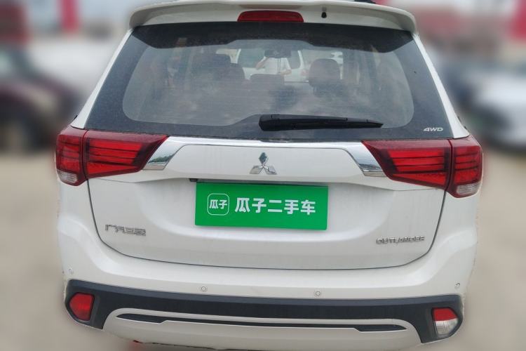 Used Mitsubishi Outlander 2019 2.4L 4x4 Zhi Xiang Edition 5 Seats China VI Standard Rear