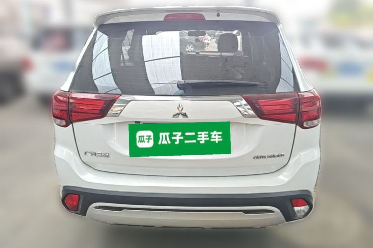 Used Mitsubishi Outlander 2019 2.0L Two-Wheel Drive Comfort Edition 5 Seats China VI Standard Rear