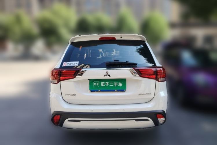 Used Mitsubishi Outlander 2019 2.4L 4x4 Zhi Xiang Edition 7 Seats China VI Standard Rear