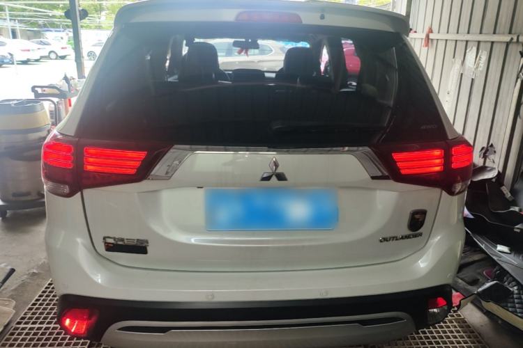 Used Mitsubishi Outlander 2019 2.4L 4x4 Zhi Xiang Edition 7 Seats China VI Standard Rear