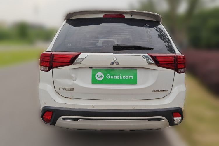 Used Mitsubishi Outlander 2019 2.4L Two-Wheel Drive ZhiXing Version 5 Seats China V Emission Standard Rear