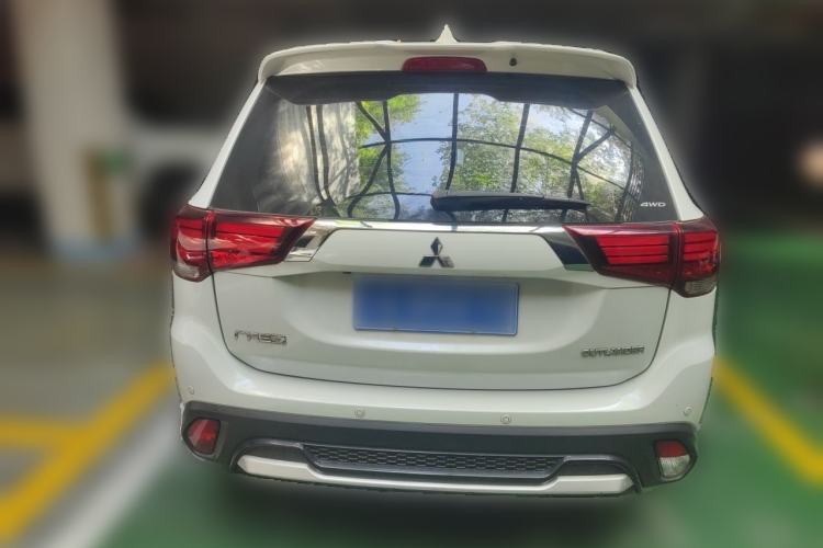 Used Mitsubishi Outlander 2019 2.4L 4x4 Zhi Xiang Edition 7 Seats China VI Standard Rear