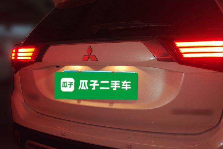 Used Mitsubishi Outlander 2019 2.4L 4x4 Zhi Xiang Edition 7 Seats China VI Standard Rear