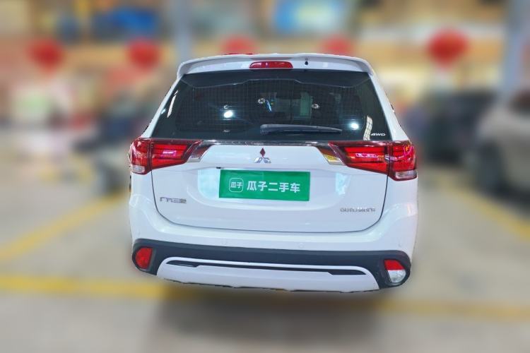 Used Mitsubishi Outlander 2019 2.4L 4x4 Zhi Xiang Edition 7 Seats China VI Standard Rear