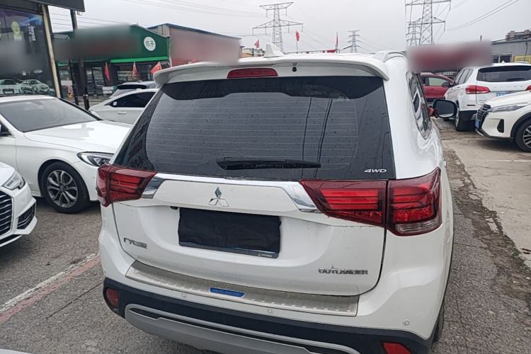 Used Mitsubishi Outlander 2019 2.4L 4x4 Zhi Xiang Edition 5 Seats China VI Standard Rear